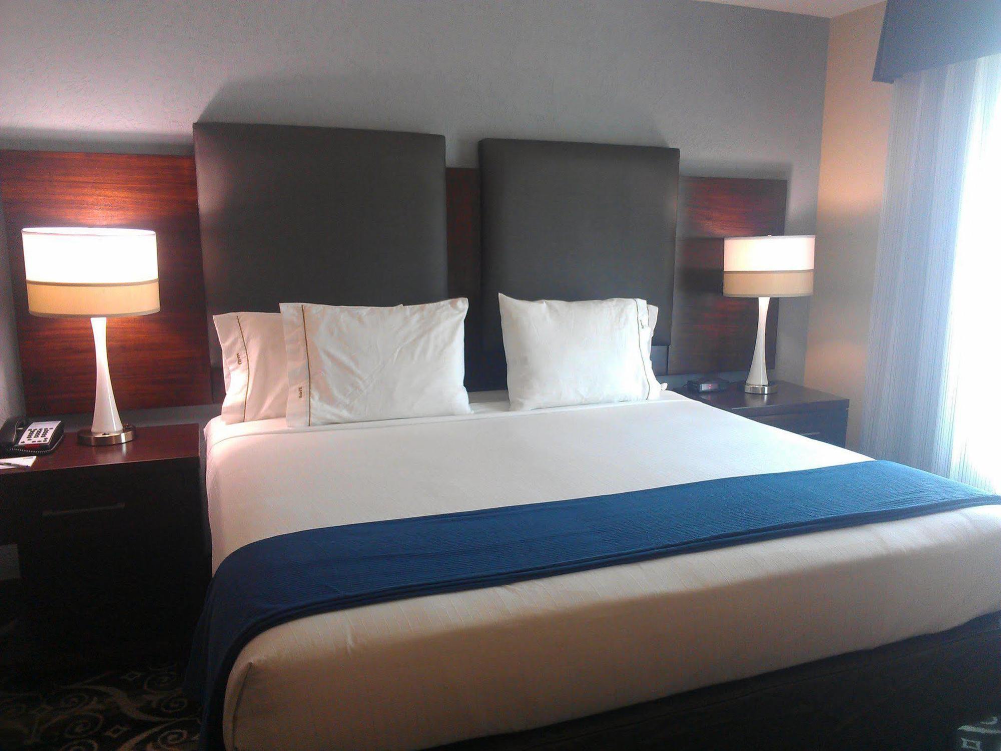 Holiday Inn Express Hotel & Suites North Kansas City By Ihg Экстерьер фото