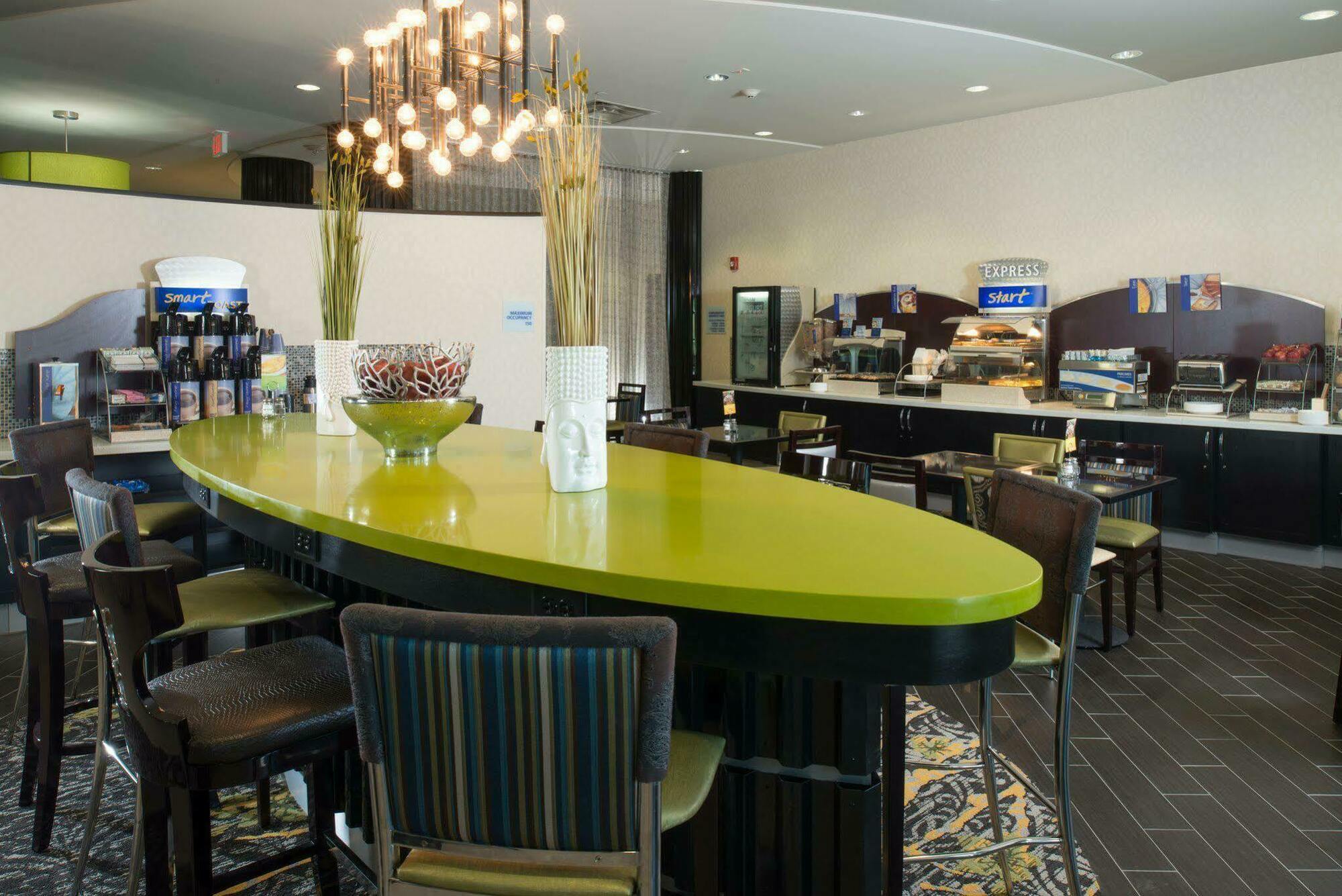 Holiday Inn Express Hotel & Suites North Kansas City By Ihg Экстерьер фото