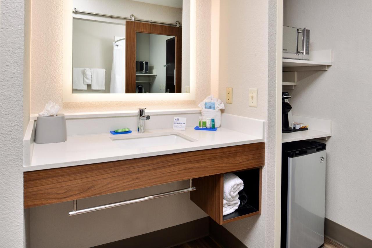 Holiday Inn Express Hotel & Suites North Kansas City By Ihg Экстерьер фото