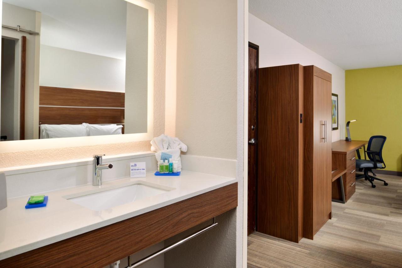 Holiday Inn Express Hotel & Suites North Kansas City By Ihg Экстерьер фото