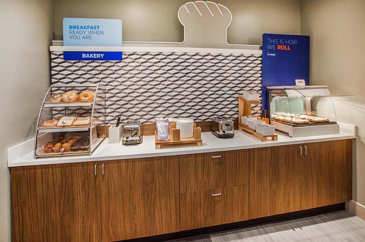 Holiday Inn Express Hotel & Suites North Kansas City By Ihg Экстерьер фото